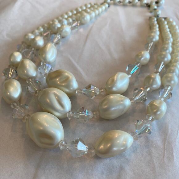 Vintage White Multi Strand Choker Necklace pearl finish beads & faceted crystals - Picture 3 of 8